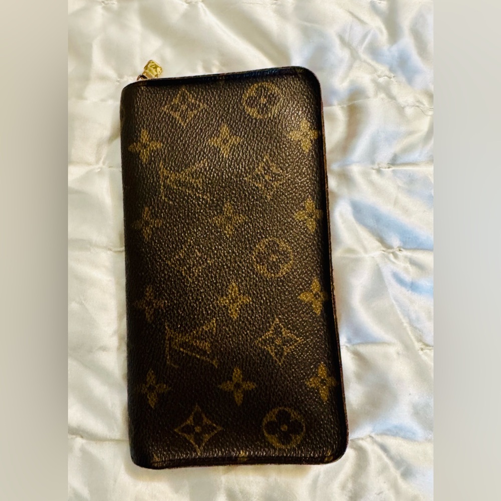 Louis Vuitton Monogram Wallet Zip